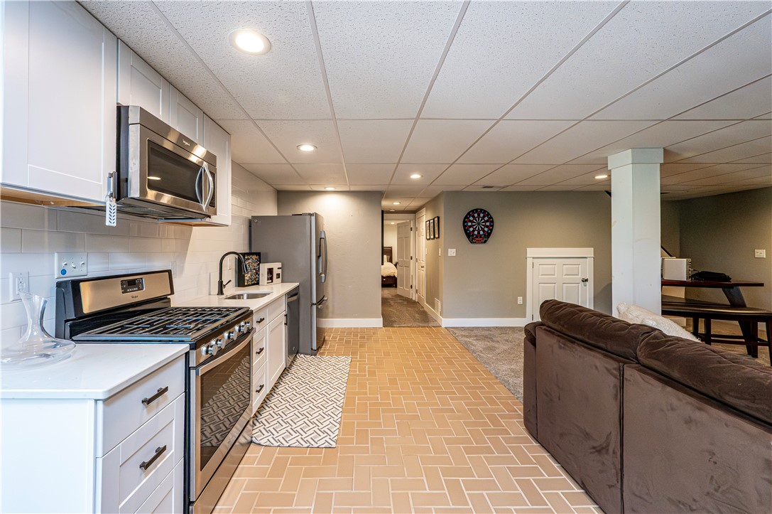 Hempfield Twp, Pennsylvania 15601, United States, 5 Bedrooms Bedrooms, ,4 BathroomsBathrooms,Residential,Pending,182230