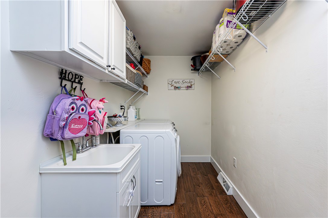 Hempfield Twp, Pennsylvania 15601, United States, 5 Bedrooms Bedrooms, ,4 BathroomsBathrooms,Residential,Pending,182230