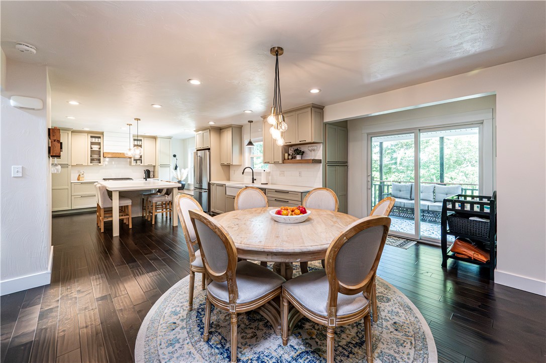 Hempfield Twp, Pennsylvania 15601, United States, 5 Bedrooms Bedrooms, ,4 BathroomsBathrooms,Residential,Pending,182230