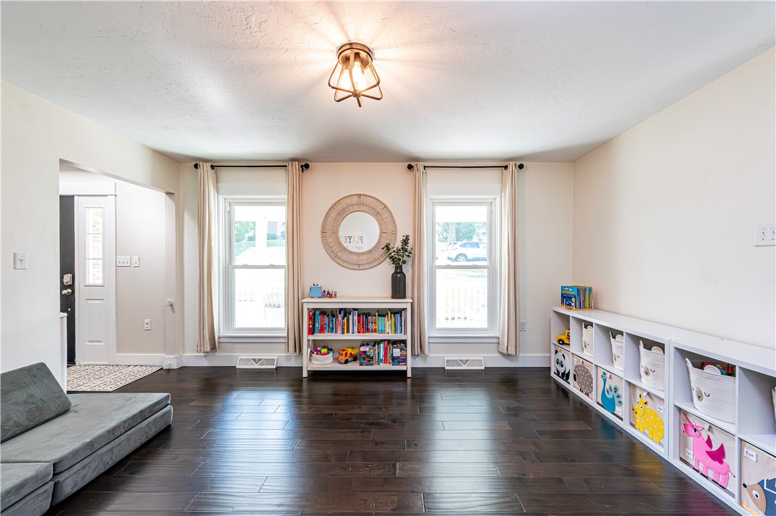 Hempfield Twp, Pennsylvania 15601, United States, 5 Bedrooms Bedrooms, ,4 BathroomsBathrooms,Residential,Pending,182230