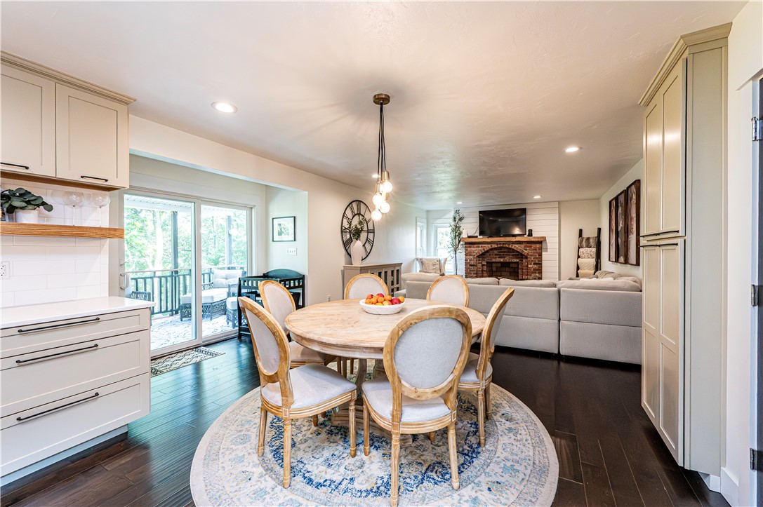 Hempfield Twp, Pennsylvania 15601, United States, 5 Bedrooms Bedrooms, ,4 BathroomsBathrooms,Residential,Pending,182230