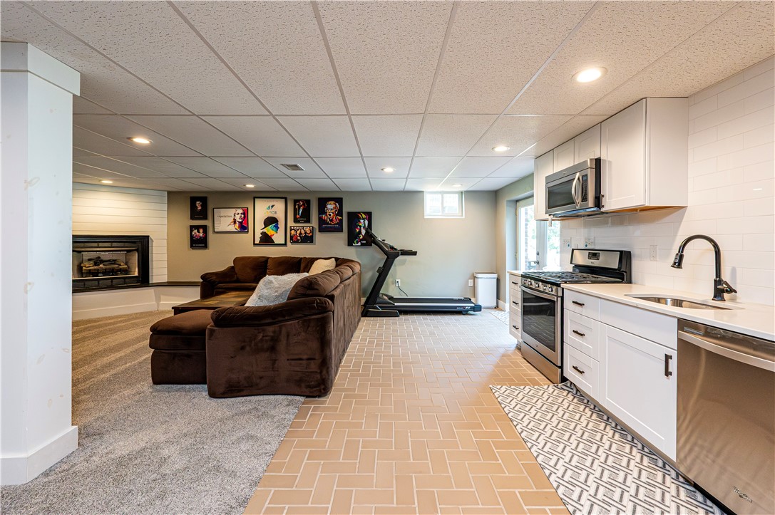 Hempfield Twp, Pennsylvania 15601, United States, 5 Bedrooms Bedrooms, ,4 BathroomsBathrooms,Residential,Pending,182230