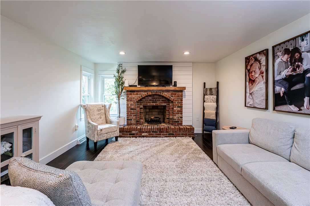 Hempfield Twp, Pennsylvania 15601, United States, 5 Bedrooms Bedrooms, ,4 BathroomsBathrooms,Residential,Pending,182230