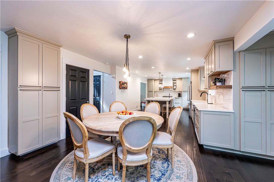 Hempfield Twp, Pennsylvania 15601, United States, 5 Bedrooms Bedrooms, ,4 BathroomsBathrooms,Residential,Pending,182230