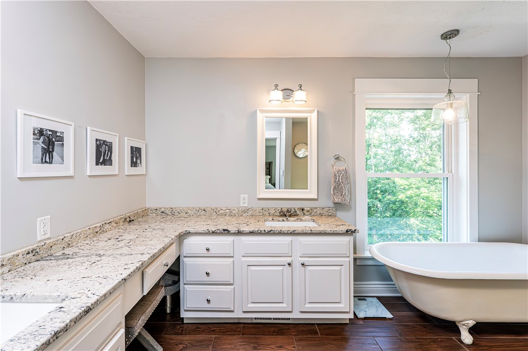 Hempfield Twp, Pennsylvania 15601, United States, 5 Bedrooms Bedrooms, ,4 BathroomsBathrooms,Residential,Pending,182230