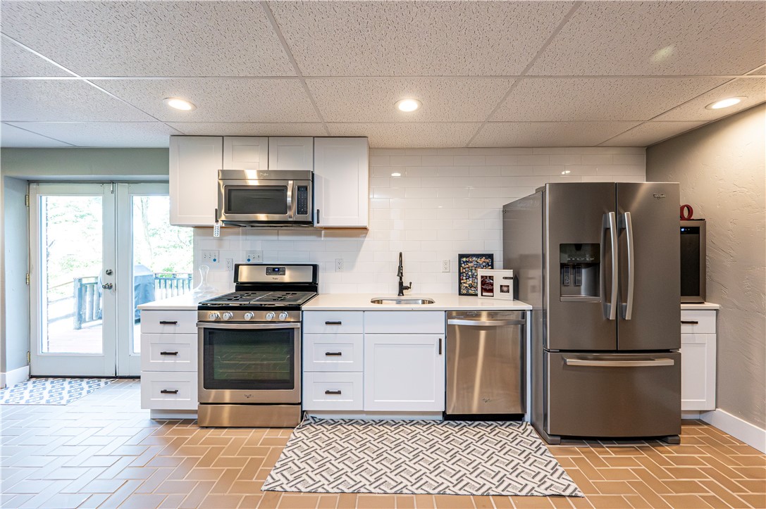 Hempfield Twp, Pennsylvania 15601, United States, 5 Bedrooms Bedrooms, ,4 BathroomsBathrooms,Residential,Pending,182230