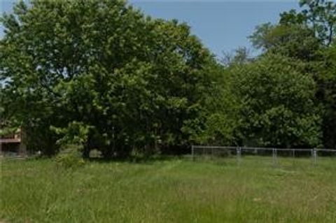 Photo of 735 E 1st Ave, Derry, PA 15627 (MLS # 1724185)
