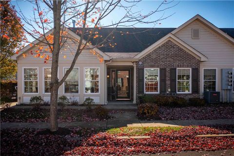 Photo of 2031 Isleworth Ln, Cranberry Twp, PA 16066 (MLS # 1729144)