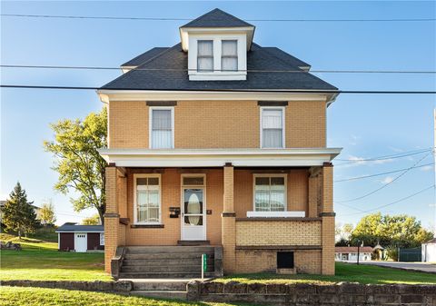 Photo of 400 Ridge Ave, Derry, PA 15627 (MLS # 1725793)