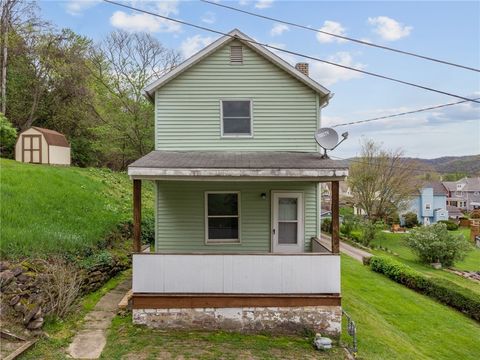 Photo of 312 Harrison Ave St, East Vandergrift, PA 15629 (MLS # 1749331)