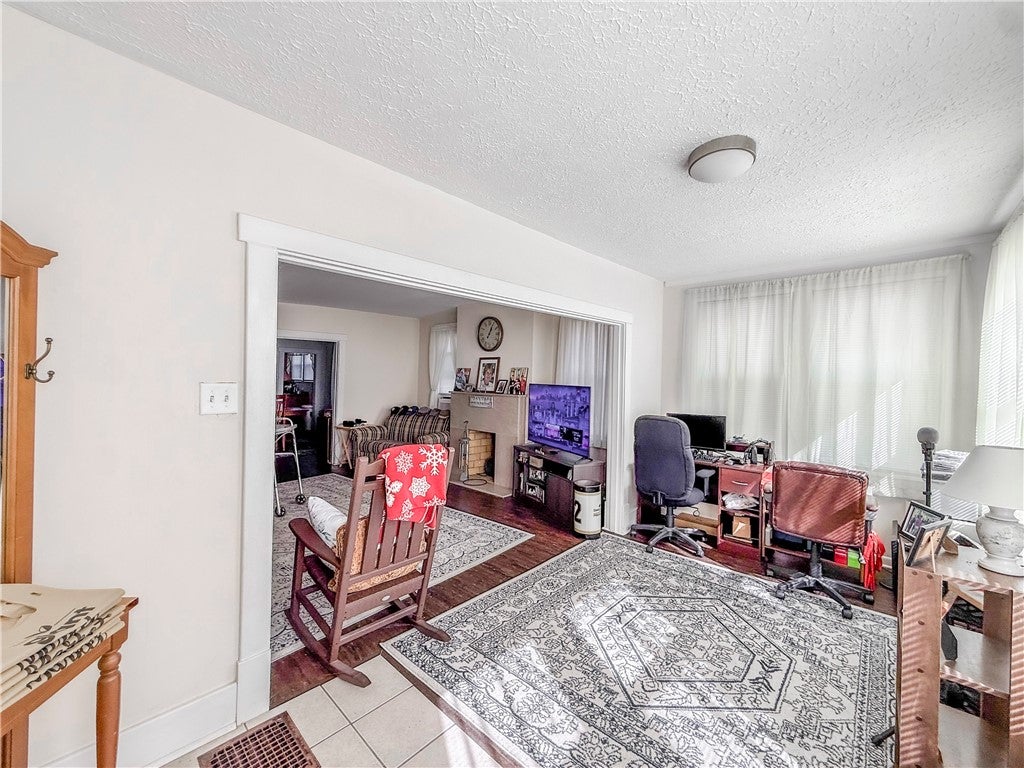 2716 Pioneer Ave