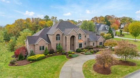 Photo of 236 E Edgewood Dr, McMurray, PA 15317 (MLS # 1726927)