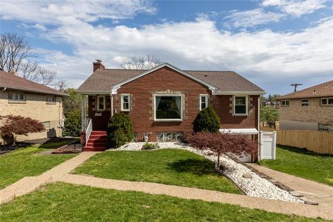Photo of 1707 Worcester Dr, Pittsburgh, PA 15243 (MLS # 1748741)