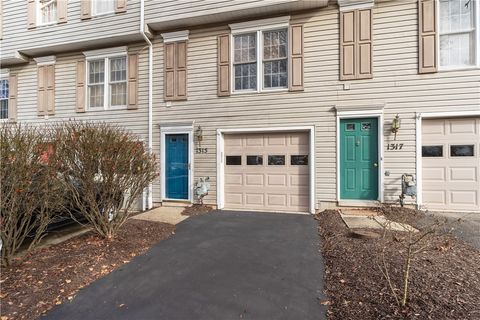 Photo of 1315 Meadowbrook Dr, Canonsburg, PA 15317 (MLS # 1748296)