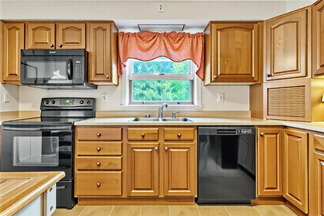 Penn Twp, Pennsylvania 16053, United States, 3 Bedrooms Bedrooms, ,2 BathroomsBathrooms,Residential,Active,185362