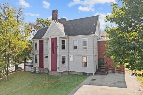 Photo of 910 E Maiden St, Washington, PA 15301 (MLS # 1737011)