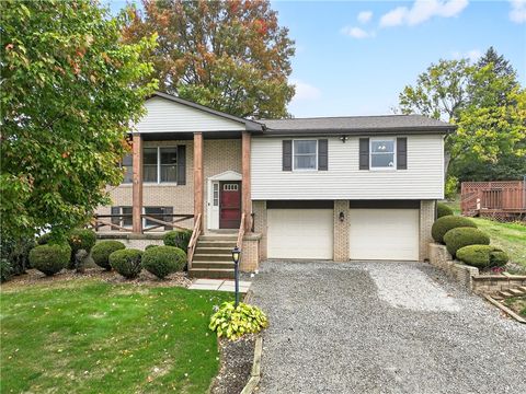 Photo of 101 N Mulberry Dr, Mount Pleasant, PA 15666 (MLS # 1726956)