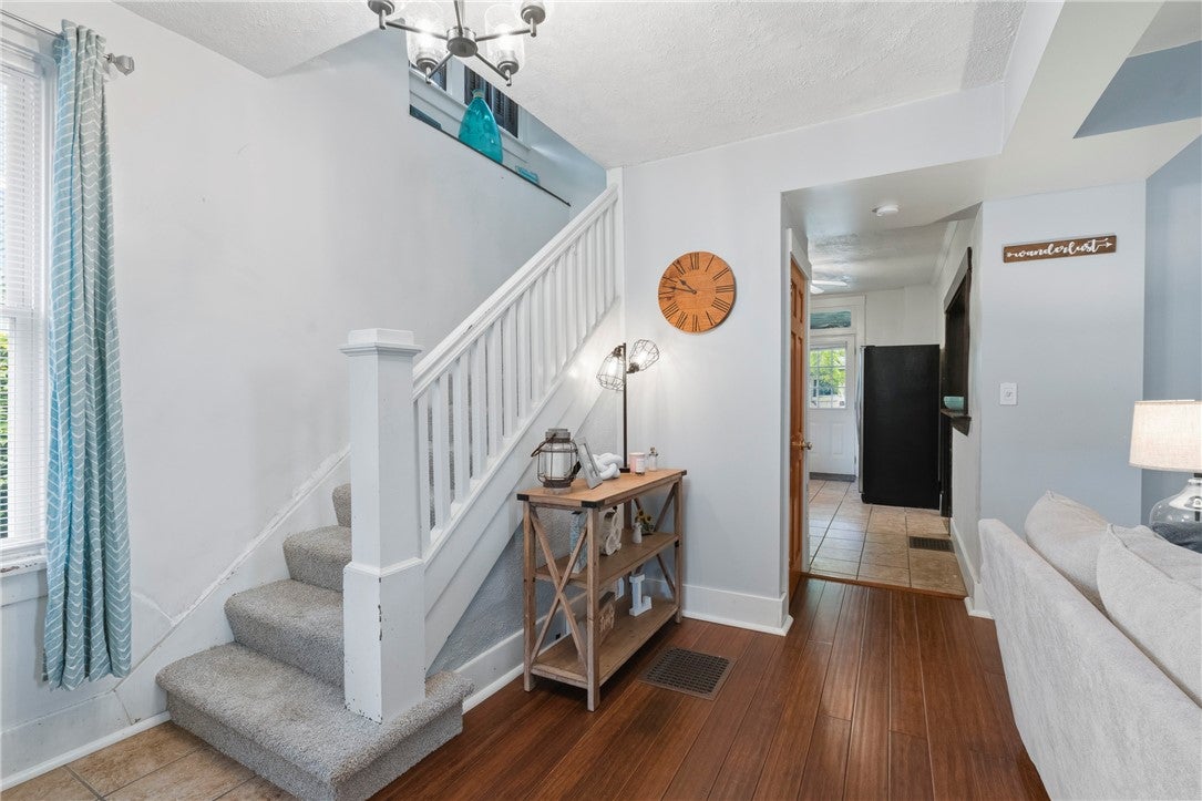 162 Oak St