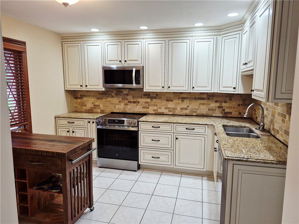 1589 Stone Mansion Dr