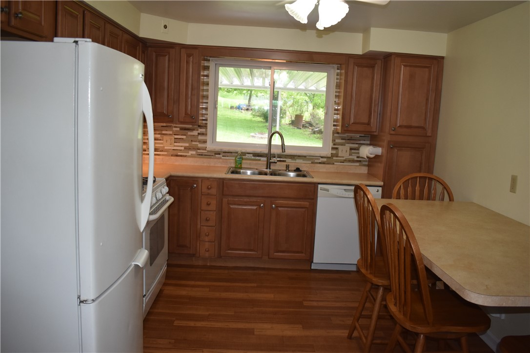 Canonsburg, Pennsylvania 15317, United States, 3 Bedrooms Bedrooms, ,2 BathroomsBathrooms,Residential,Contingent,126918