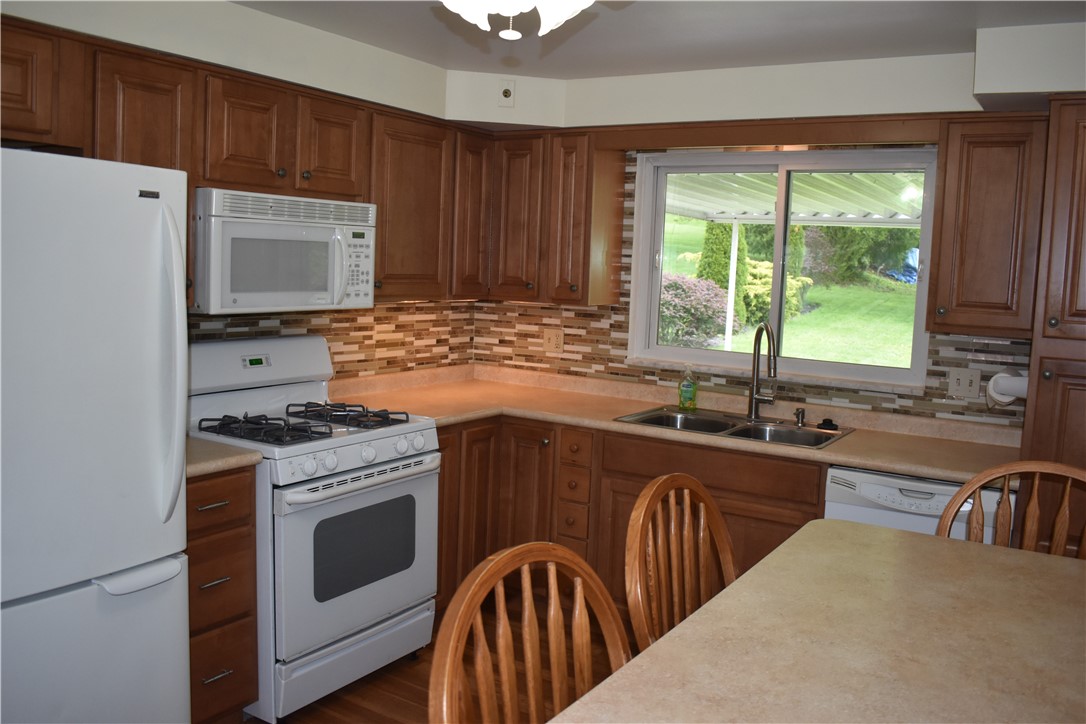 Canonsburg, Pennsylvania 15317, United States, 3 Bedrooms Bedrooms, ,2 BathroomsBathrooms,Residential,Contingent,126918