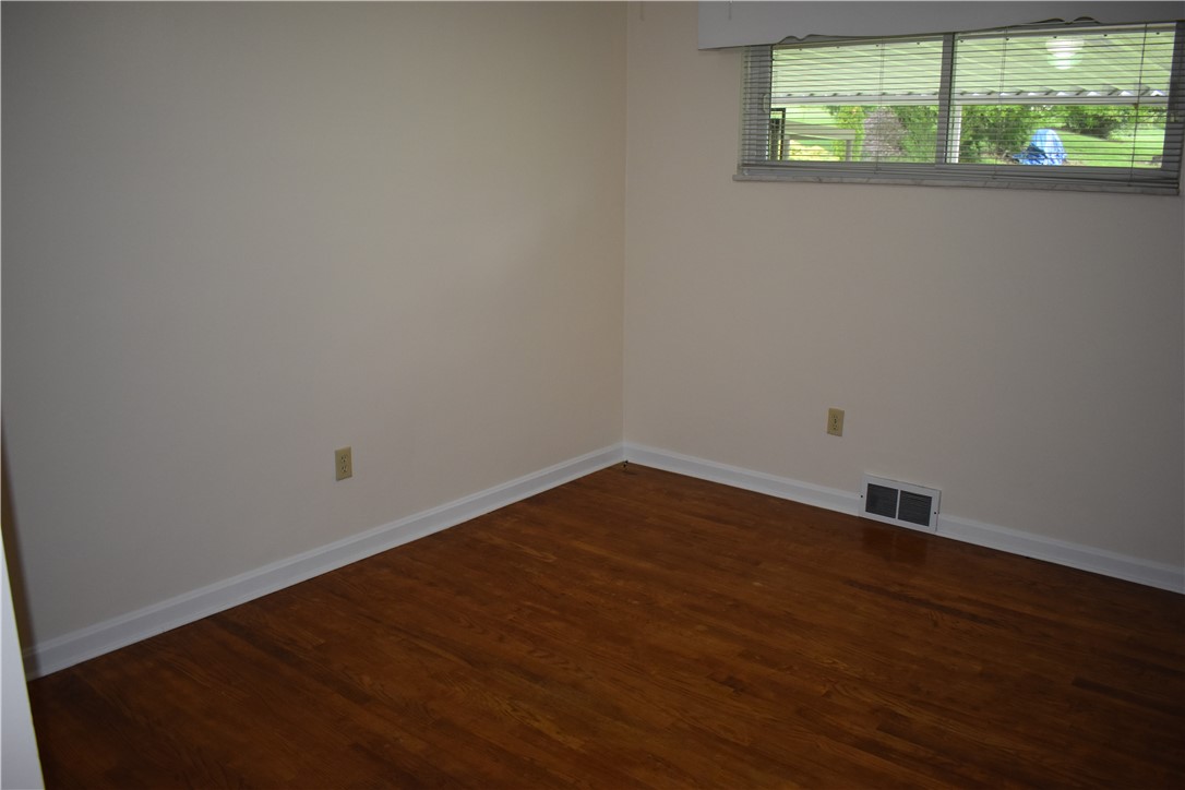 Canonsburg, Pennsylvania 15317, United States, 3 Bedrooms Bedrooms, ,2 BathroomsBathrooms,Residential,Contingent,126918