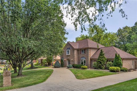 Photo of 115 Lexington Dr, McMurray, PA 15317 (MLS # 1723746)