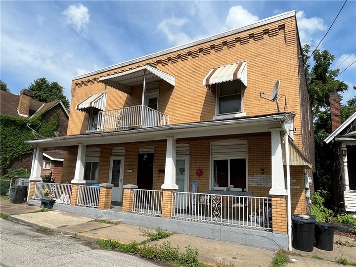 Solid brick construction for low maintenance