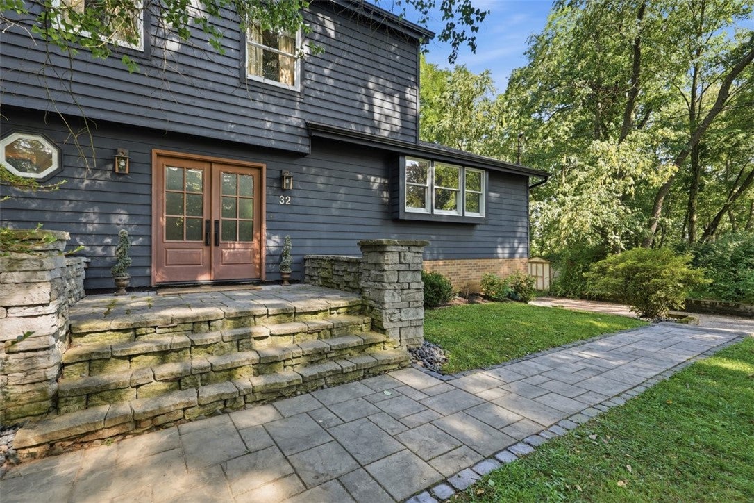 32 Flagstaff Dr