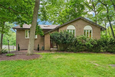 Photo of 129 Green Forest Dr, Baden, PA 15005 (MLS # 1762995)