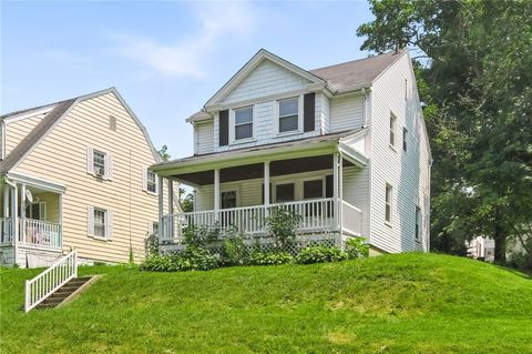 Photo of 1721 Boundary St, Aliquippa, PA 15001 (MLS # 1736189)