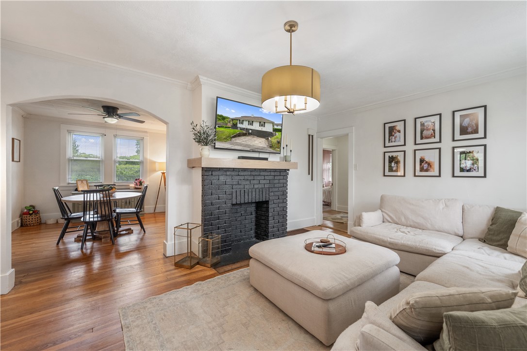 Cecil, Pennsylvania 15057, United States, 2 Bedrooms Bedrooms, ,1 BathroomBathrooms,Residential,Contingent,124722