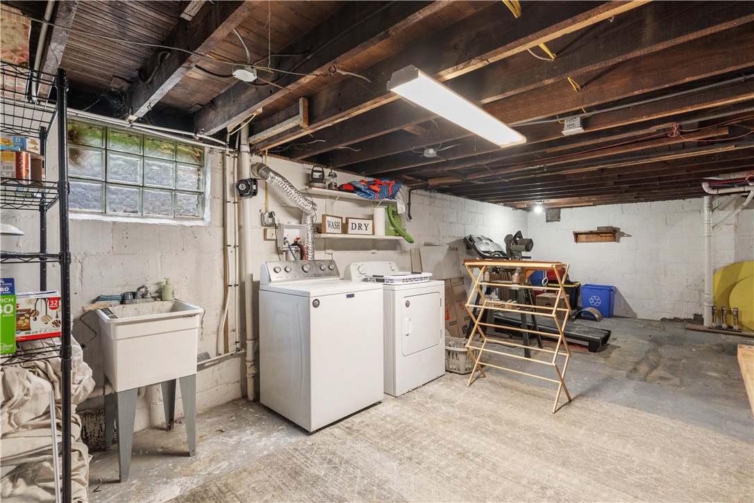 Cecil, Pennsylvania 15057, United States, 2 Bedrooms Bedrooms, ,1 BathroomBathrooms,Residential,Contingent,124722