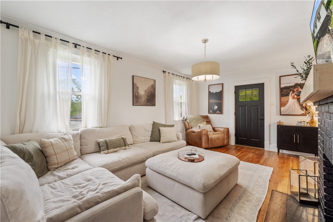 Cecil, Pennsylvania 15057, United States, 2 Bedrooms Bedrooms, ,1 BathroomBathrooms,Residential,Contingent,124722