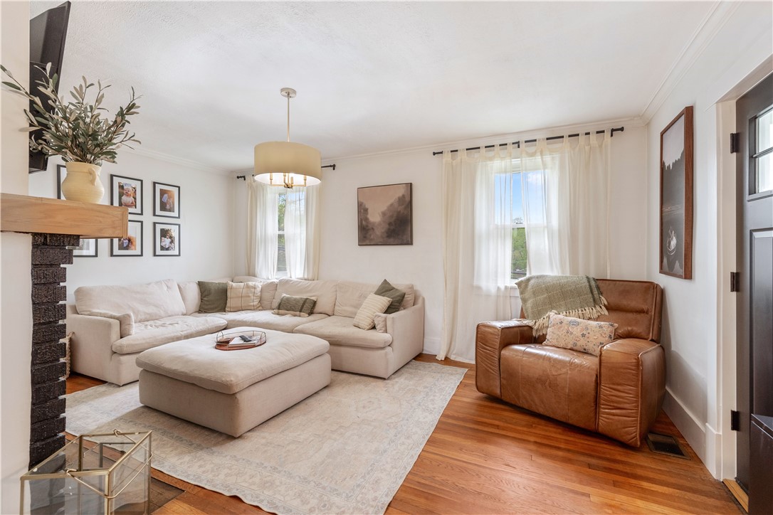 Cecil, Pennsylvania 15057, United States, 2 Bedrooms Bedrooms, ,1 BathroomBathrooms,Residential,Contingent,124722