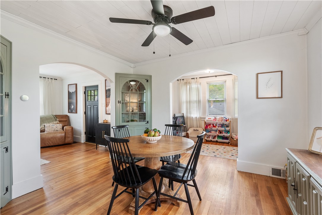 Cecil, Pennsylvania 15057, United States, 2 Bedrooms Bedrooms, ,1 BathroomBathrooms,Residential,Contingent,124722