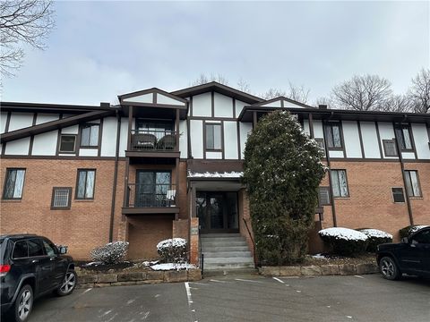 Photo of 2008 Thornberry Dr #2008, Pittsburgh, PA 15237 (MLS # 1740981)