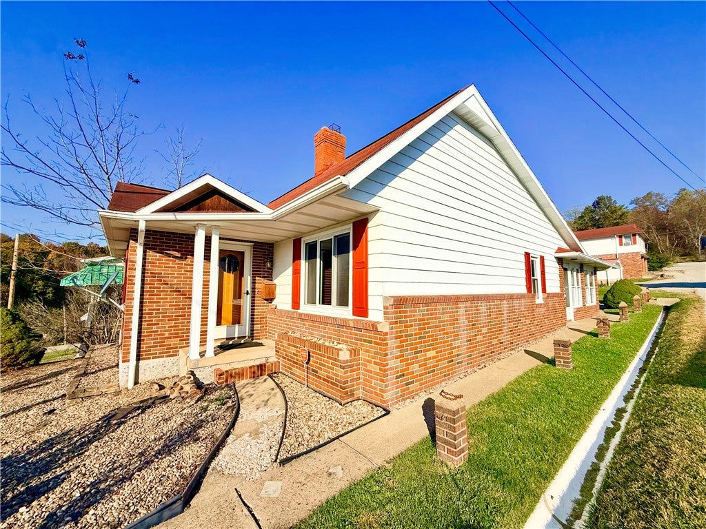 449 Race St