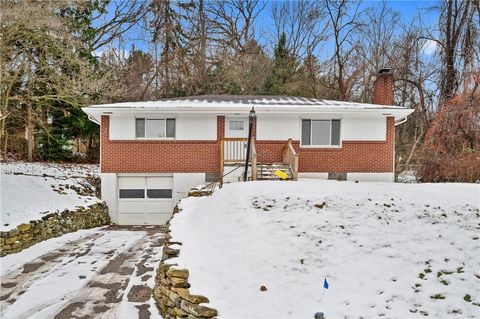 Photo of 812 Parkway Ave, Pittsburgh, PA 15235 (MLS # 1736211)
