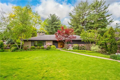 205 Seegar Rd Upper St. Clair PA 15241
