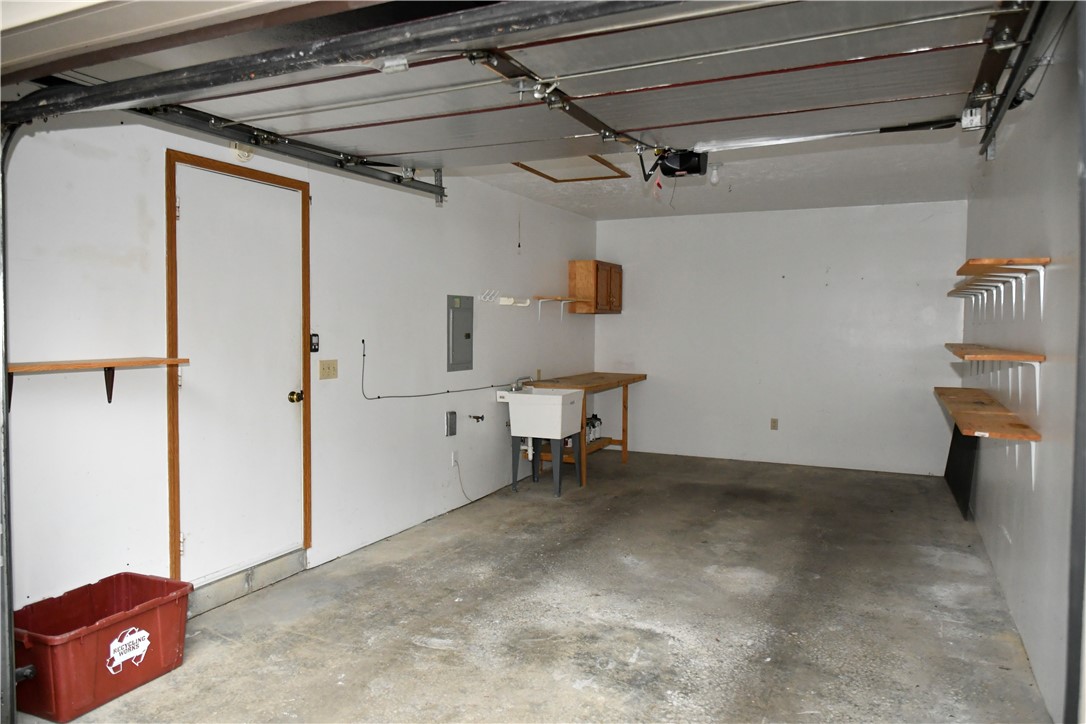 Cranberry Twp, Pennsylvania 16066, United States, 2 Bedrooms Bedrooms, ,2 BathroomsBathrooms,Residential,Contingent,8326