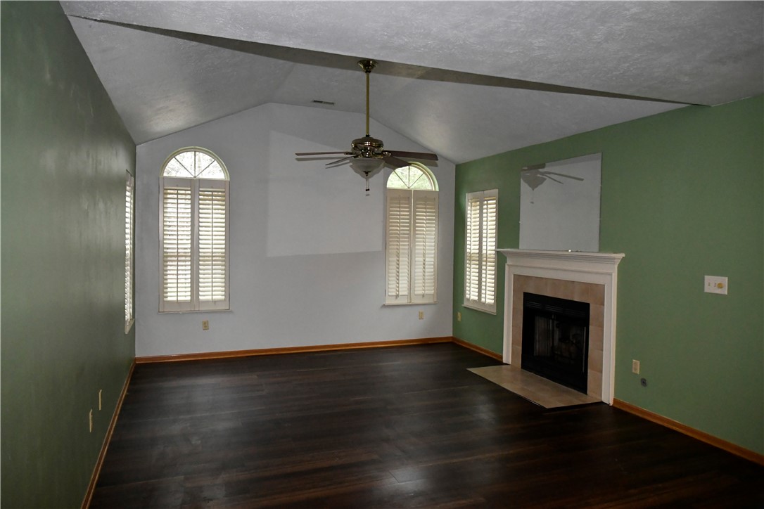 Cranberry Twp, Pennsylvania 16066, United States, 2 Bedrooms Bedrooms, ,2 BathroomsBathrooms,Residential,Contingent,8326