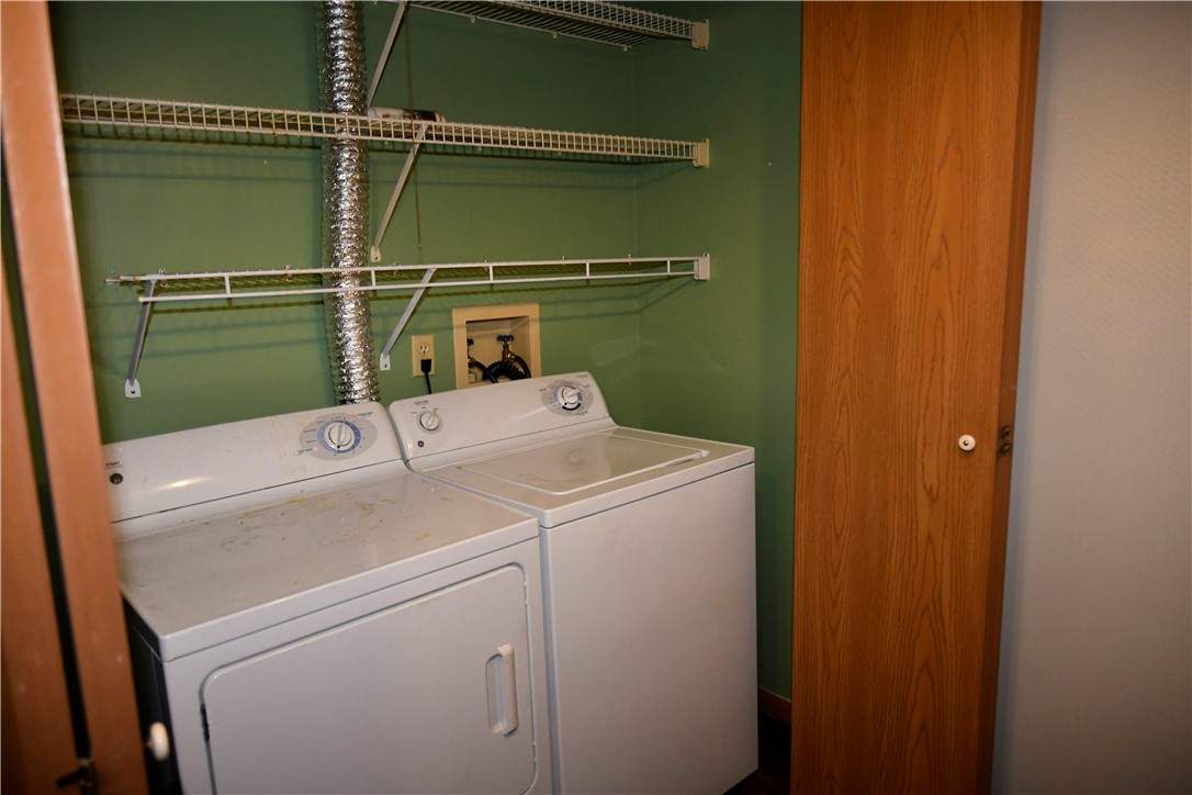 Cranberry Twp, Pennsylvania 16066, United States, 2 Bedrooms Bedrooms, ,2 BathroomsBathrooms,Residential,Contingent,8326