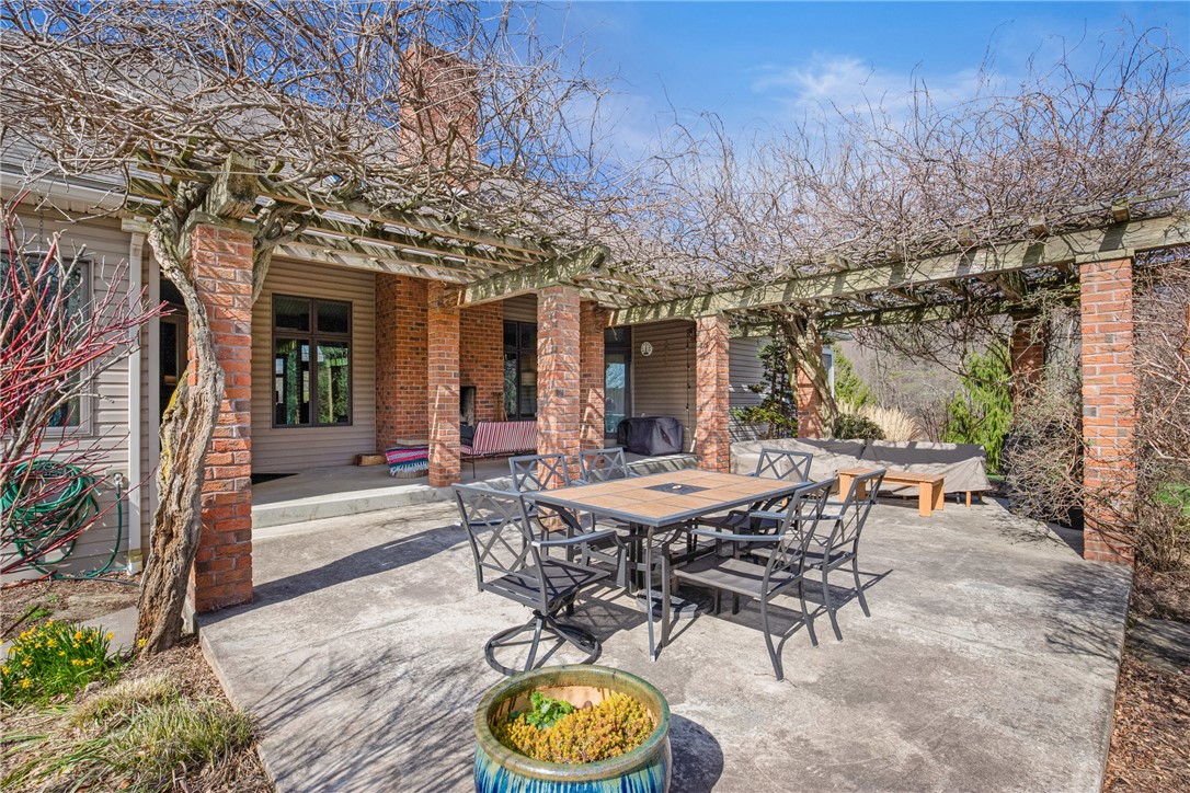 Milford Twp, Pennsylvania 15501, United States, 5 Bedrooms Bedrooms, ,4 BathroomsBathrooms,Residential,Pending,107563