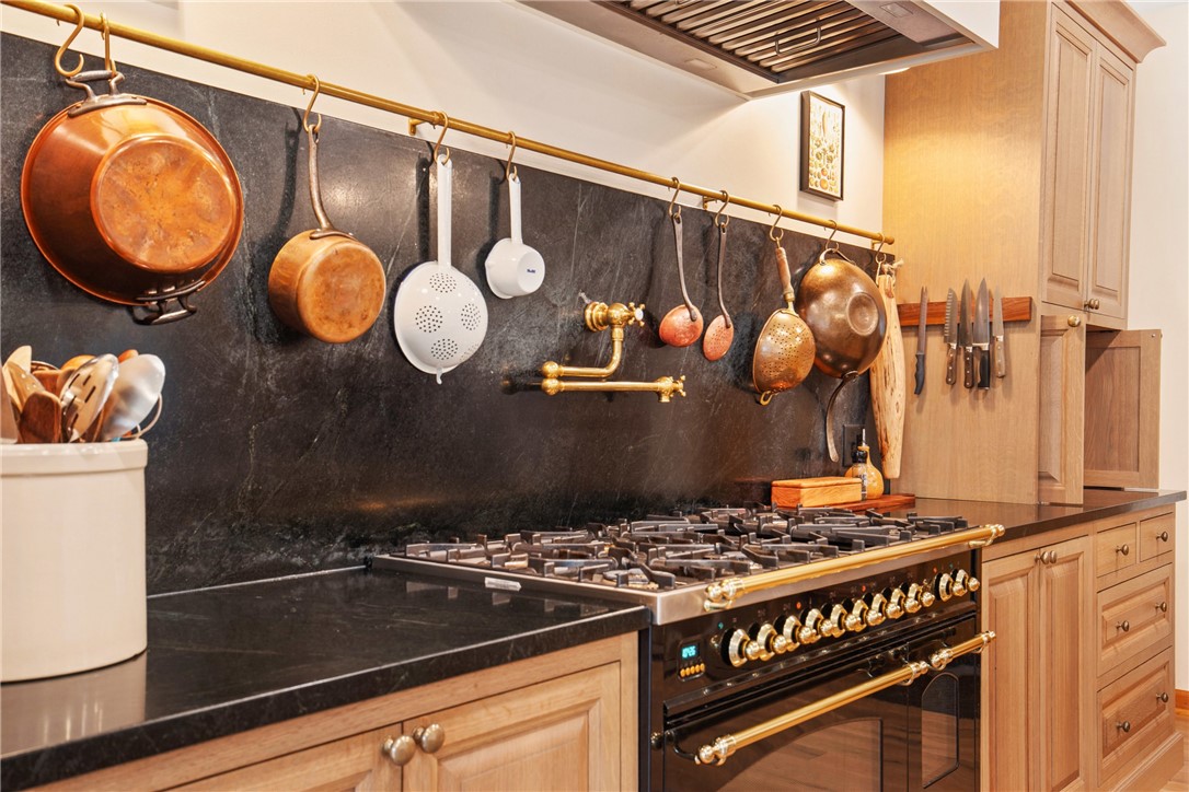 Milford Twp, Pennsylvania 15501, United States, 5 Bedrooms Bedrooms, ,4 BathroomsBathrooms,Residential,Pending,107563