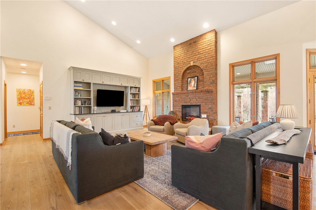 Milford Twp, Pennsylvania 15501, United States, 5 Bedrooms Bedrooms, ,4 BathroomsBathrooms,Residential,Pending,107563