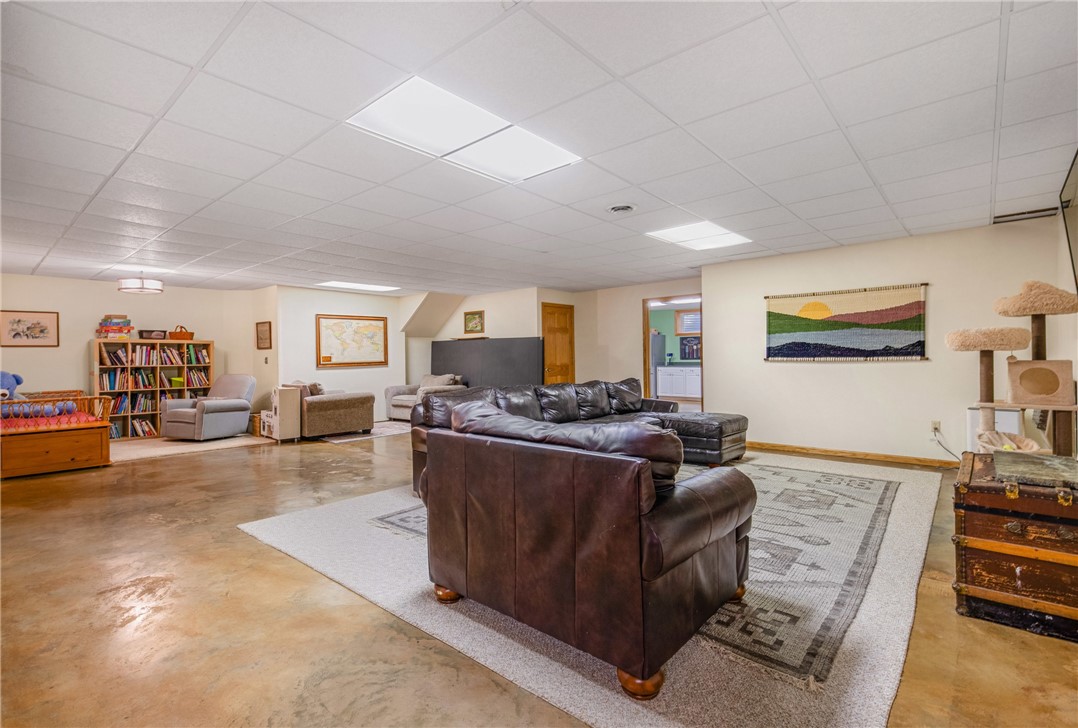 Milford Twp, Pennsylvania 15501, United States, 5 Bedrooms Bedrooms, ,4 BathroomsBathrooms,Residential,Pending,107563