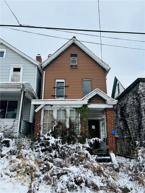 Photo of 1712 Converse St, Mckeesport, PA 15132 (MLS # 1732696)
