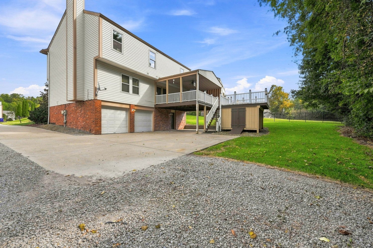 305 Farmcrest