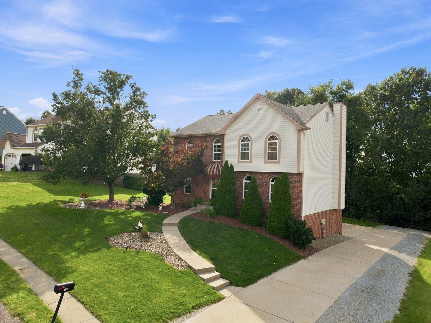 305 Farmcrest